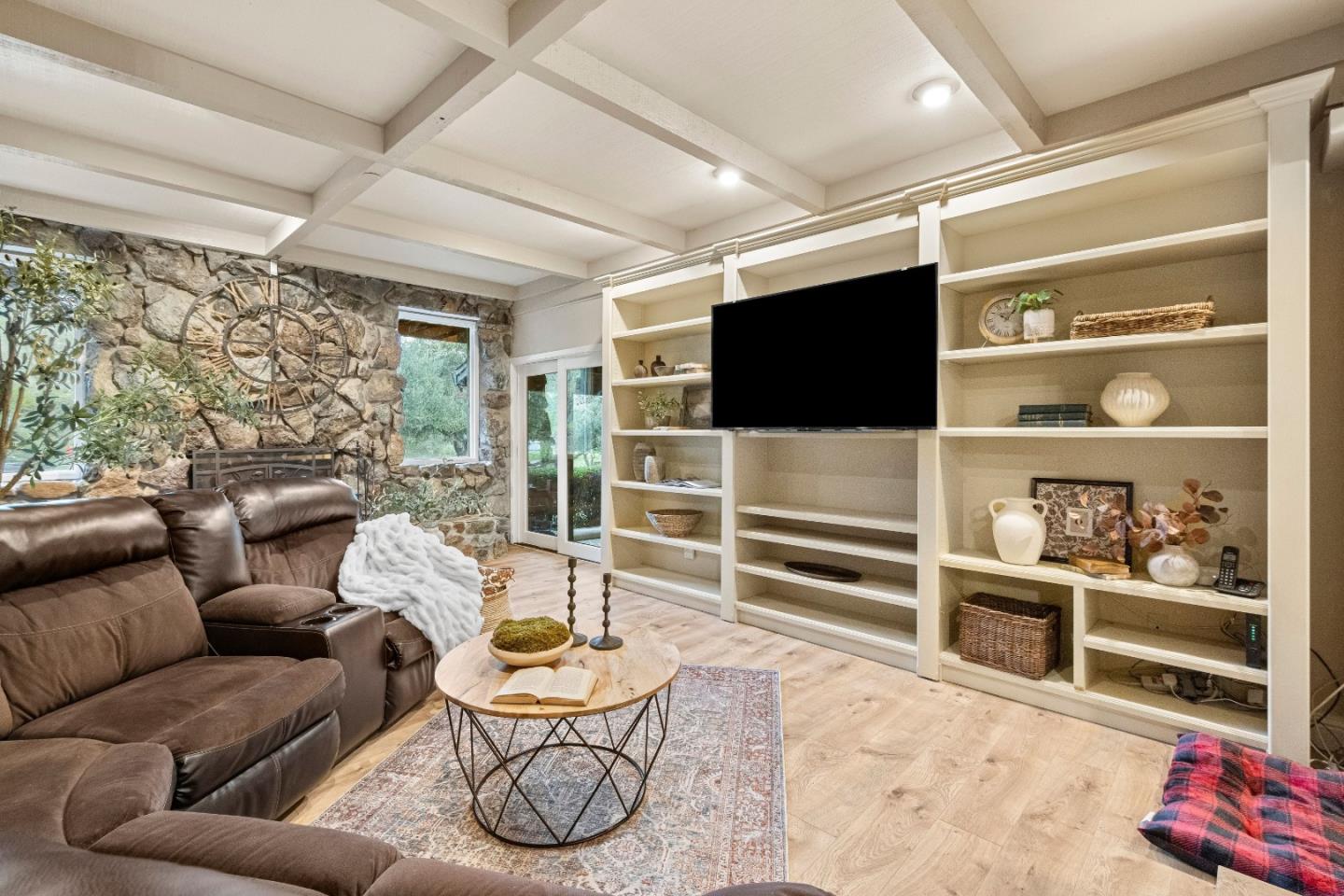 Detail Gallery Image 20 of 141 For 6915 Redwood Retreat Rd, Gilroy,  CA 95020 - 7 Beds | 5 Baths