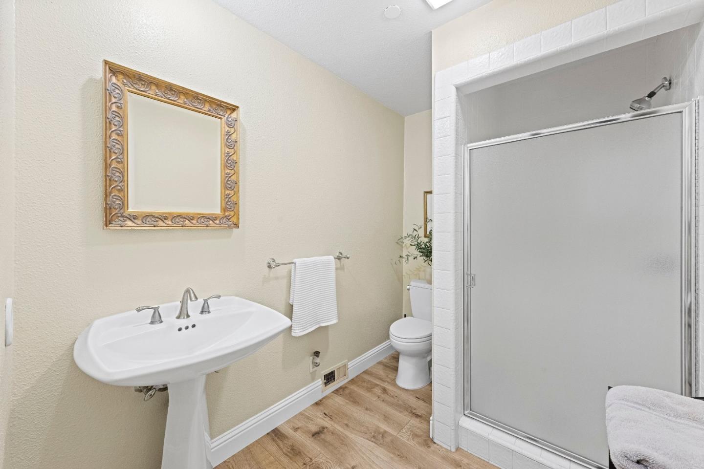 Detail Gallery Image 29 of 141 For 6915 Redwood Retreat Rd, Gilroy,  CA 95020 - 7 Beds | 5 Baths