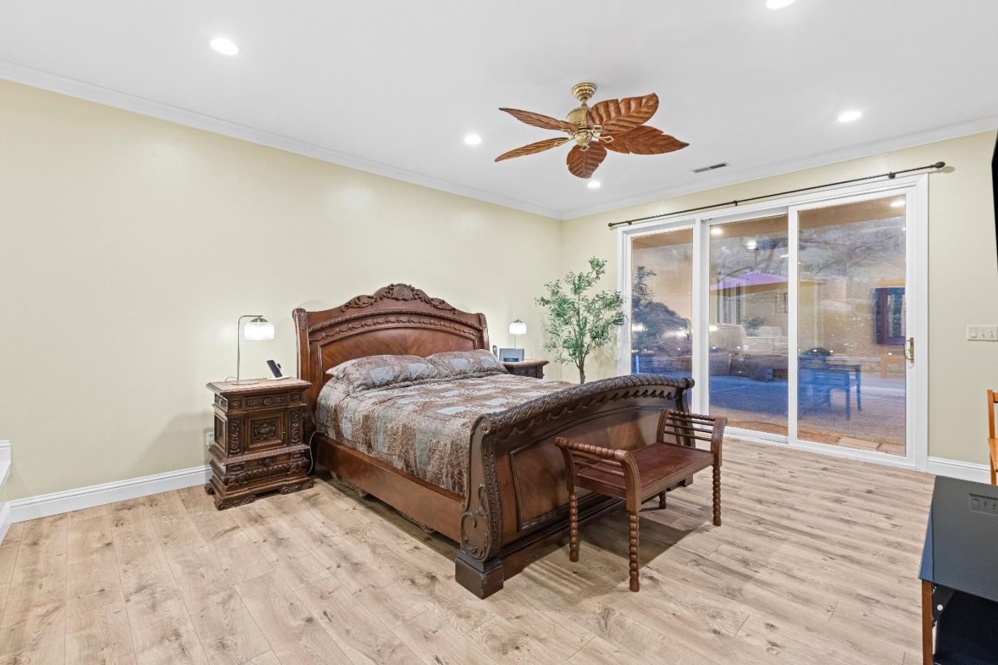 Detail Gallery Image 32 of 141 For 6915 Redwood Retreat Rd, Gilroy,  CA 95020 - 7 Beds | 5 Baths