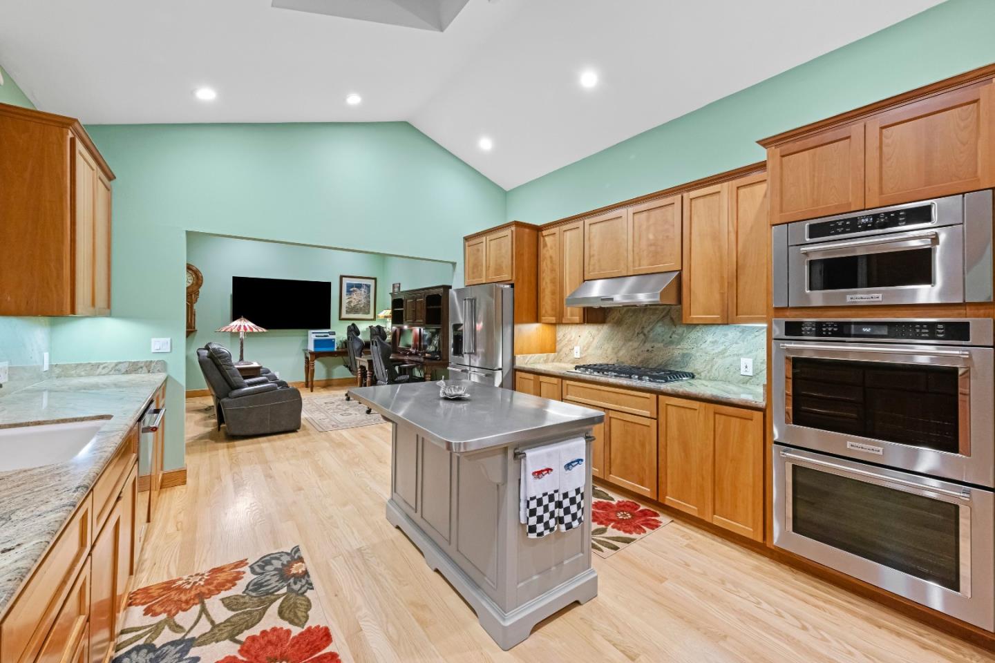 Detail Gallery Image 41 of 141 For 6915 Redwood Retreat Rd, Gilroy,  CA 95020 - 7 Beds | 5 Baths