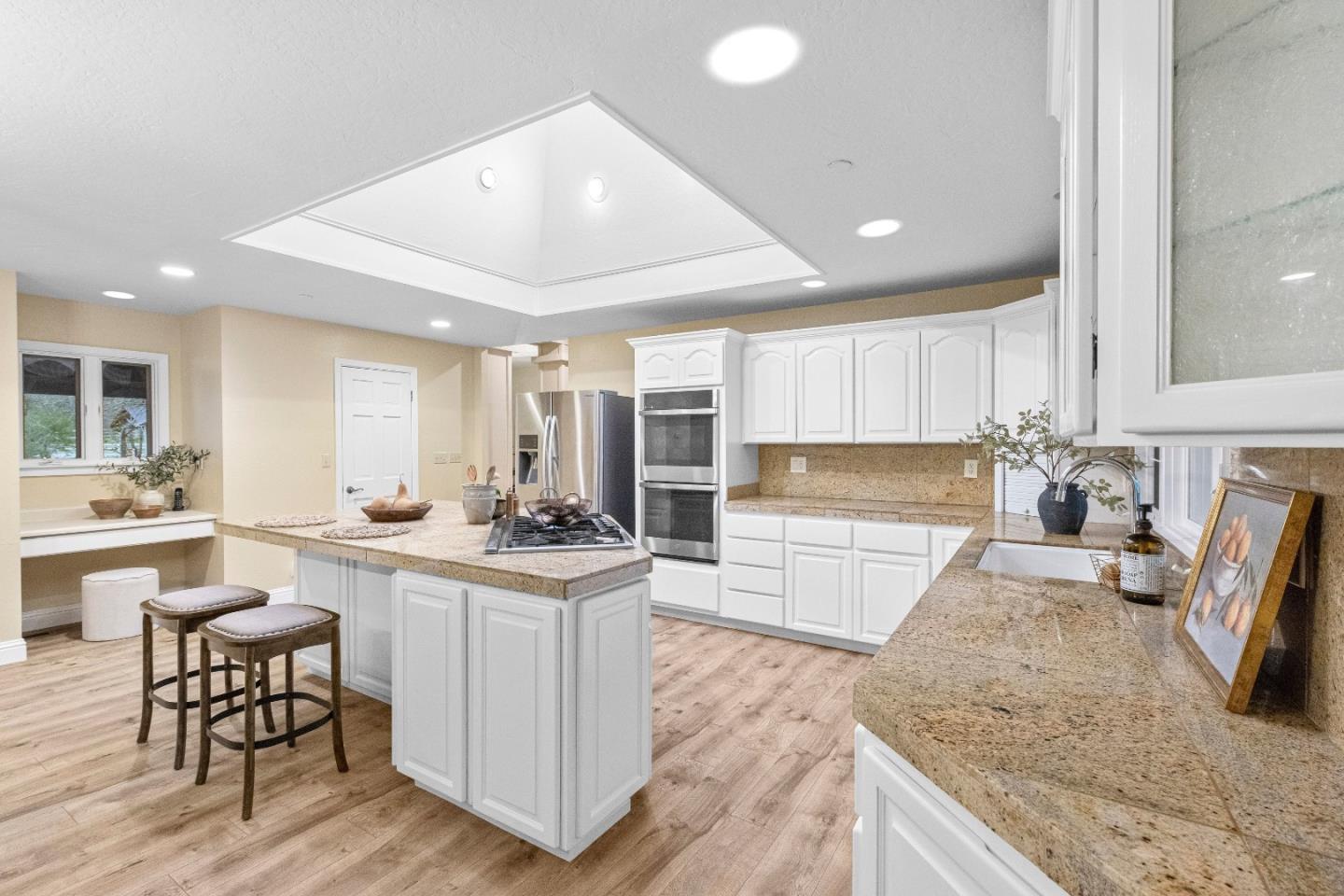 Detail Gallery Image 9 of 141 For 6915 Redwood Retreat Rd, Gilroy,  CA 95020 - 7 Beds | 5 Baths