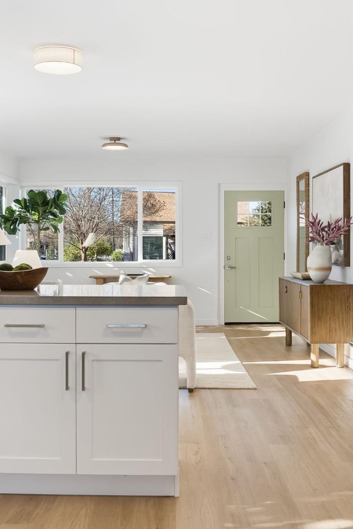 Detail Gallery Image 10 of 30 For 711 Roosevelt Ave, Redwood City,  CA 94061 - 2 Beds | 1/1 Baths