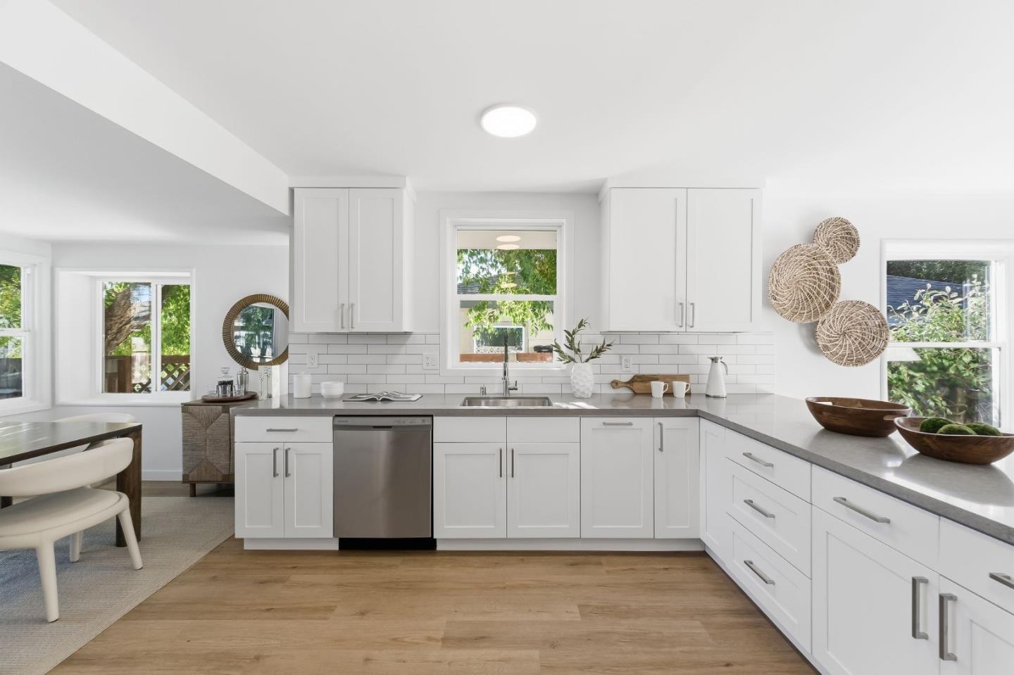 Detail Gallery Image 12 of 30 For 711 Roosevelt Ave, Redwood City,  CA 94061 - 2 Beds | 1/1 Baths