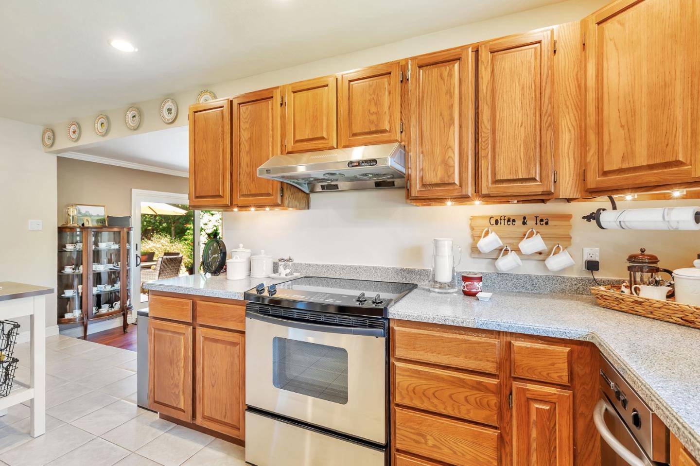 Detail Gallery Image 8 of 33 For 2169 Sufonet Dr, San Jose,  CA 95124 - 3 Beds | 2 Baths