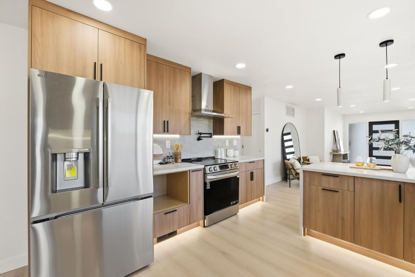 Detail Gallery Image 11 of 45 For 1334 Spoonbill Way, Sunnyvale,  CA 94087 - 3 Beds | 2 Baths