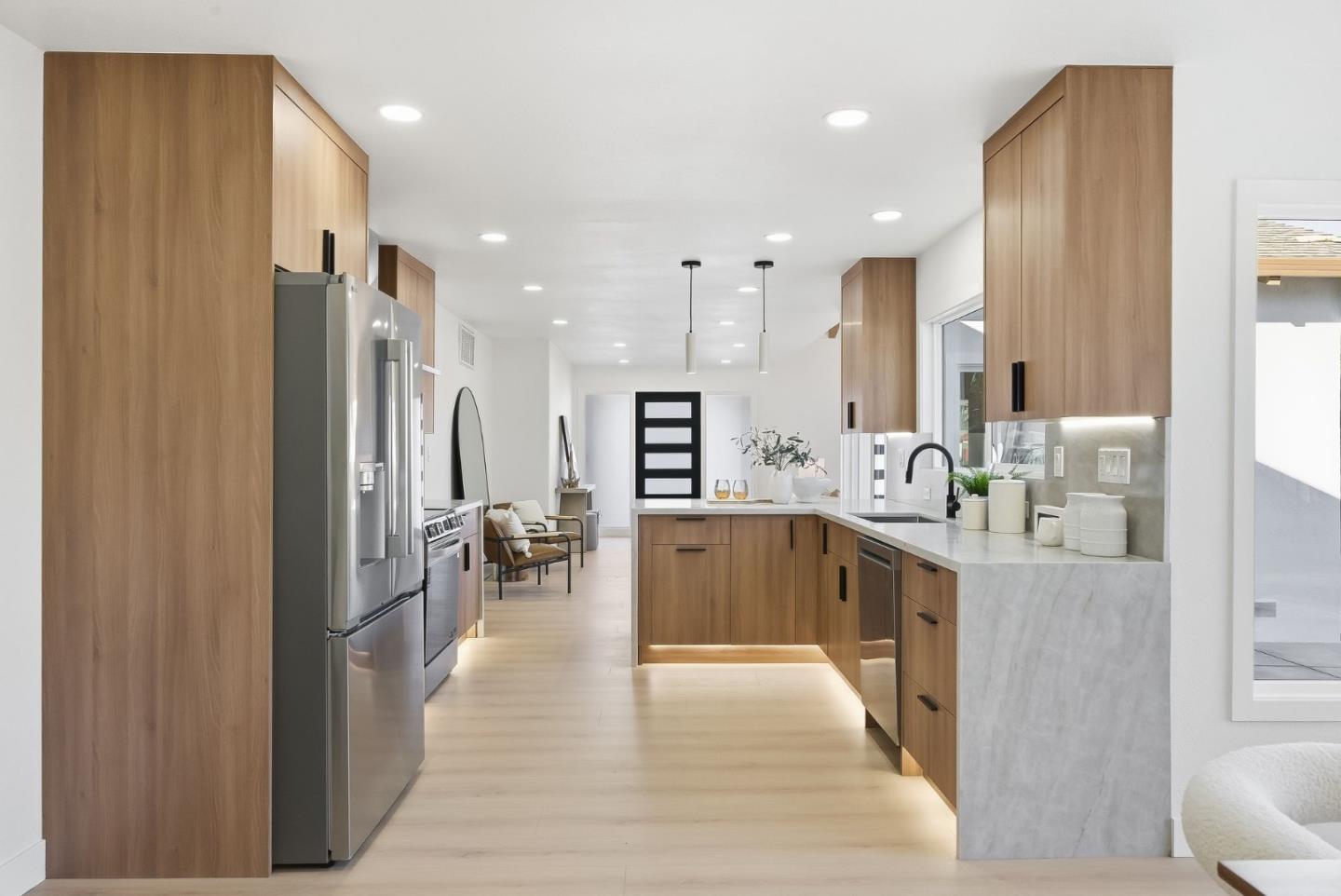 Detail Gallery Image 12 of 45 For 1334 Spoonbill Way, Sunnyvale,  CA 94087 - 3 Beds | 2 Baths