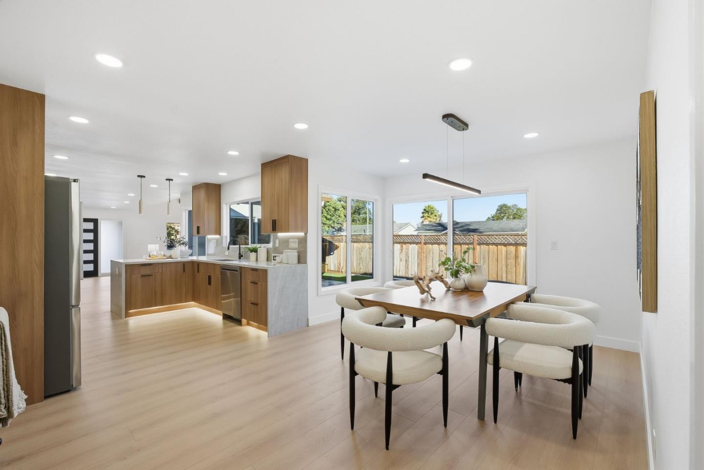 Detail Gallery Image 7 of 45 For 1334 Spoonbill Way, Sunnyvale,  CA 94087 - 3 Beds | 2 Baths