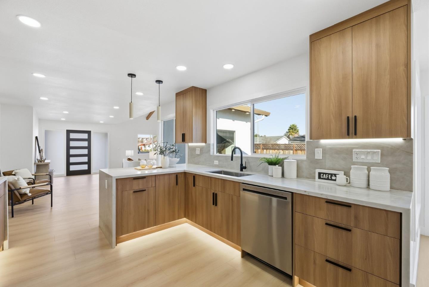 Detail Gallery Image 9 of 45 For 1334 Spoonbill Way, Sunnyvale,  CA 94087 - 3 Beds | 2 Baths