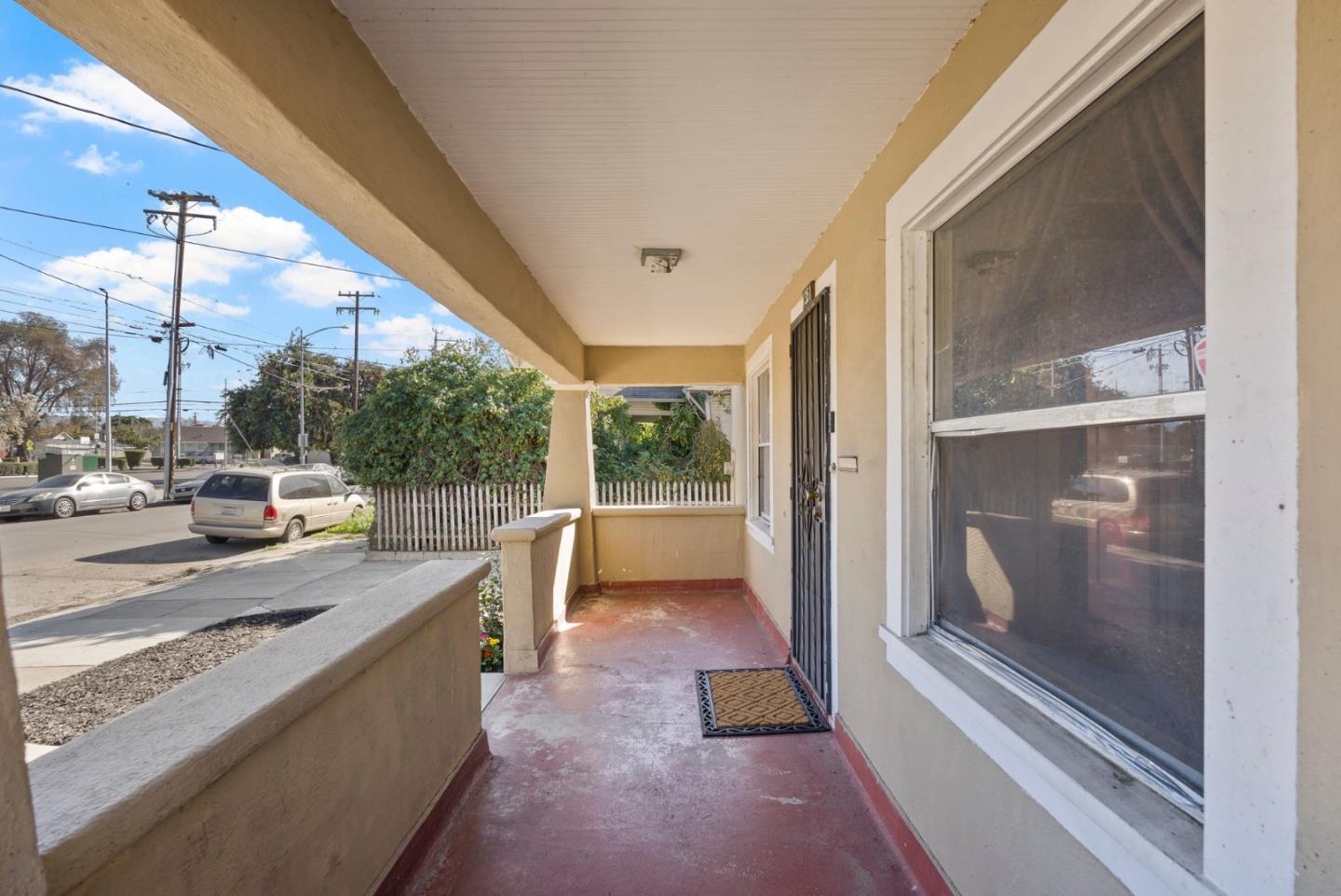 Detail Gallery Image 4 of 52 For 1351 Plum St, San Jose,  CA 95110 - 3 Beds | 1 Baths