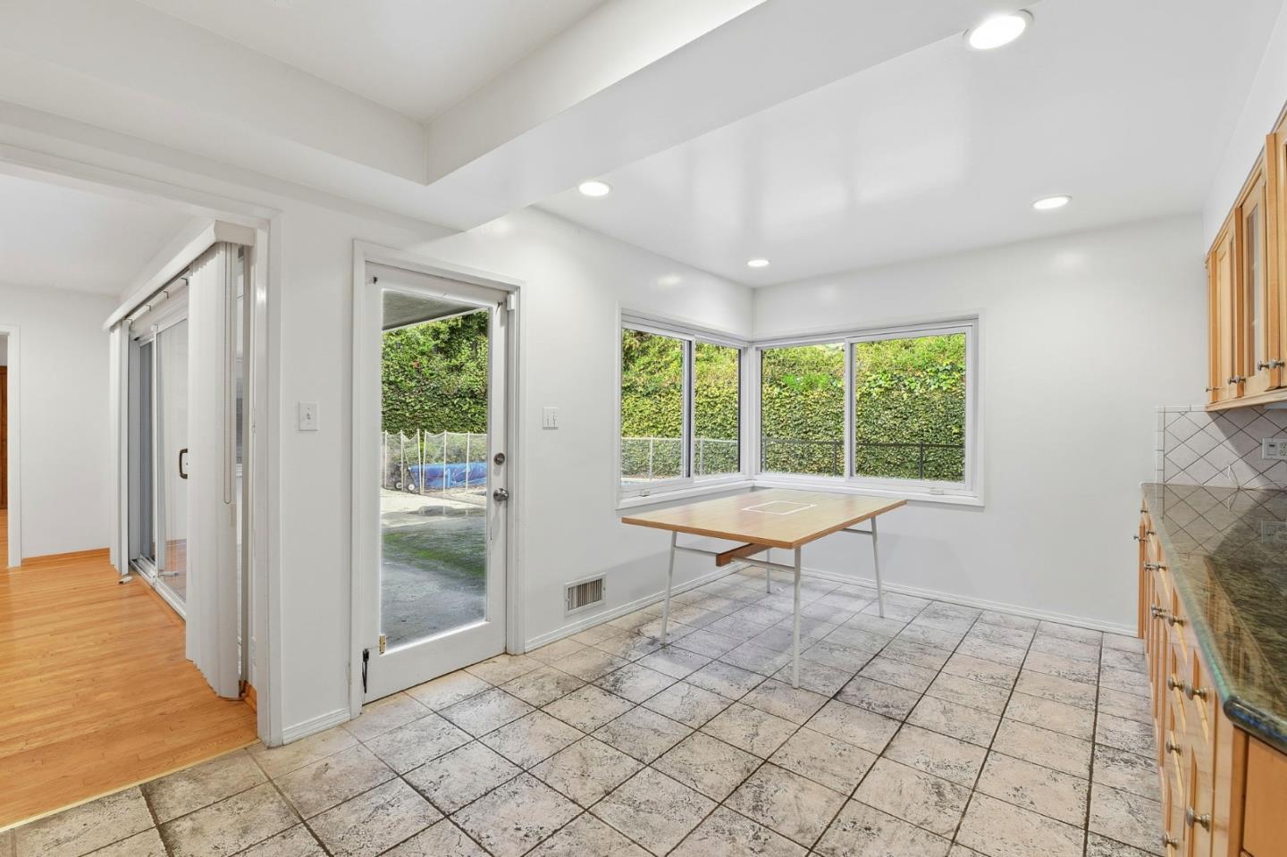 Detail Gallery Image 12 of 26 For 1008 Westholme Ave, Los Angeles,  CA 90024 - 5 Beds | 4 Baths