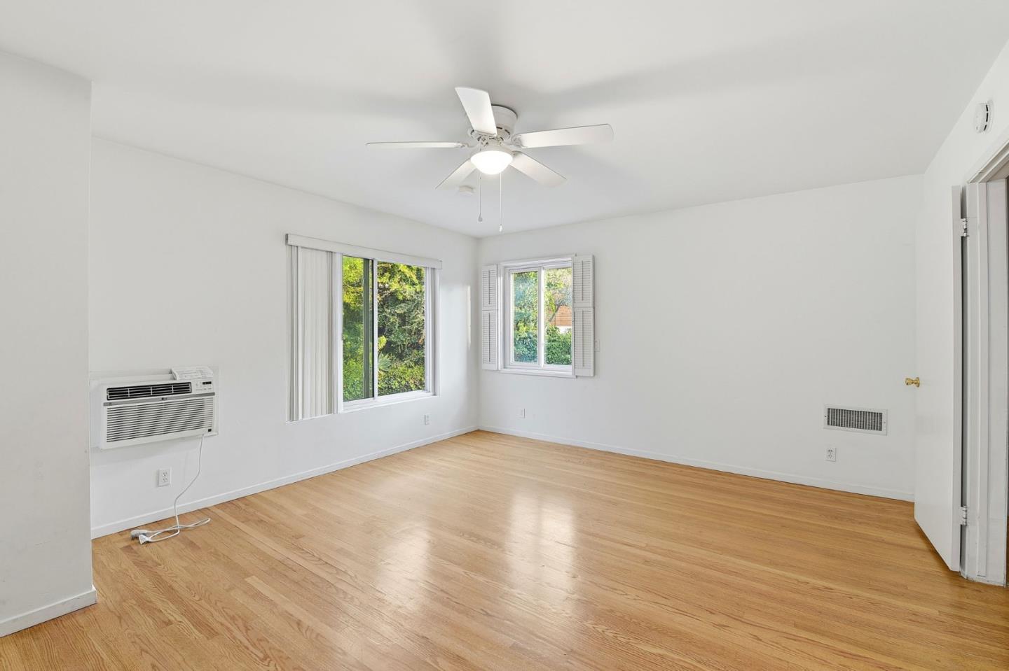 Detail Gallery Image 15 of 26 For 1008 Westholme Ave, Los Angeles,  CA 90024 - 5 Beds | 4 Baths