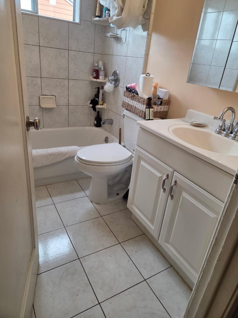 Detail Gallery Image 6 of 7 For 947 91st Ave, Oakland,  CA 94603 - 3 Beds | 1 Baths