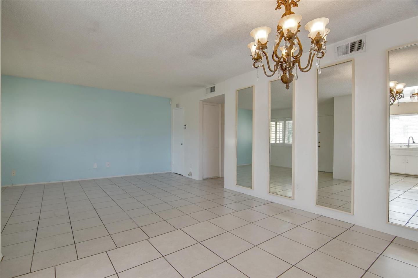 Detail Gallery Image 10 of 42 For 16755 Parthenia St #6,  Northridge,  CA 91343 - 2 Beds | 1 Baths