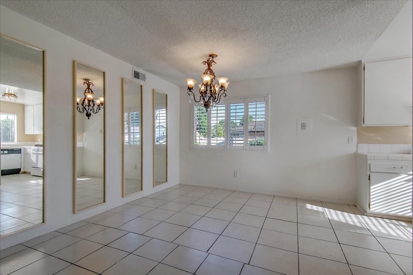 Detail Gallery Image 12 of 42 For 16755 Parthenia St #6,  Northridge,  CA 91343 - 2 Beds | 1 Baths