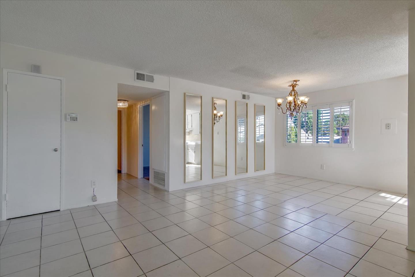 Detail Gallery Image 13 of 42 For 16755 Parthenia St #6,  Northridge,  CA 91343 - 2 Beds | 1 Baths