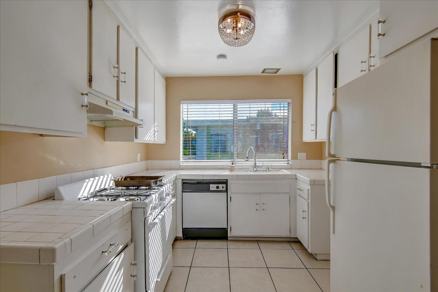 Detail Gallery Image 15 of 42 For 16755 Parthenia St #6,  Northridge,  CA 91343 - 2 Beds | 1 Baths