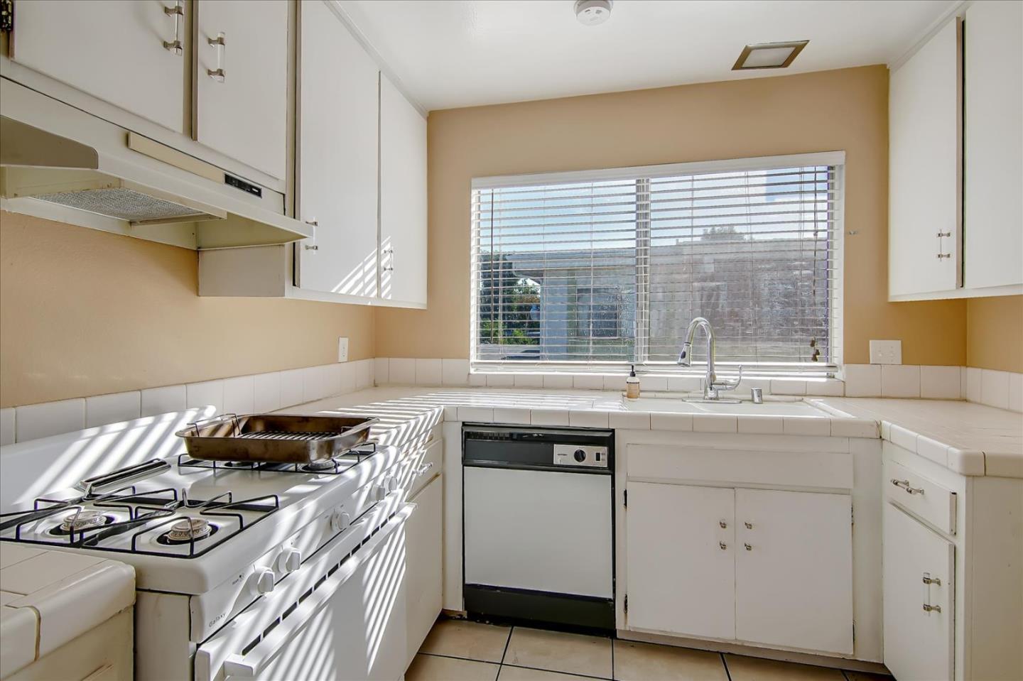 Detail Gallery Image 19 of 42 For 16755 Parthenia St #6,  Northridge,  CA 91343 - 2 Beds | 1 Baths