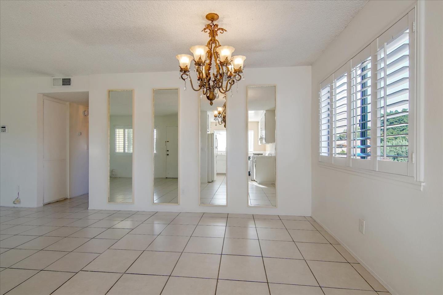 Detail Gallery Image 21 of 42 For 16755 Parthenia St #6,  Northridge,  CA 91343 - 2 Beds | 1 Baths