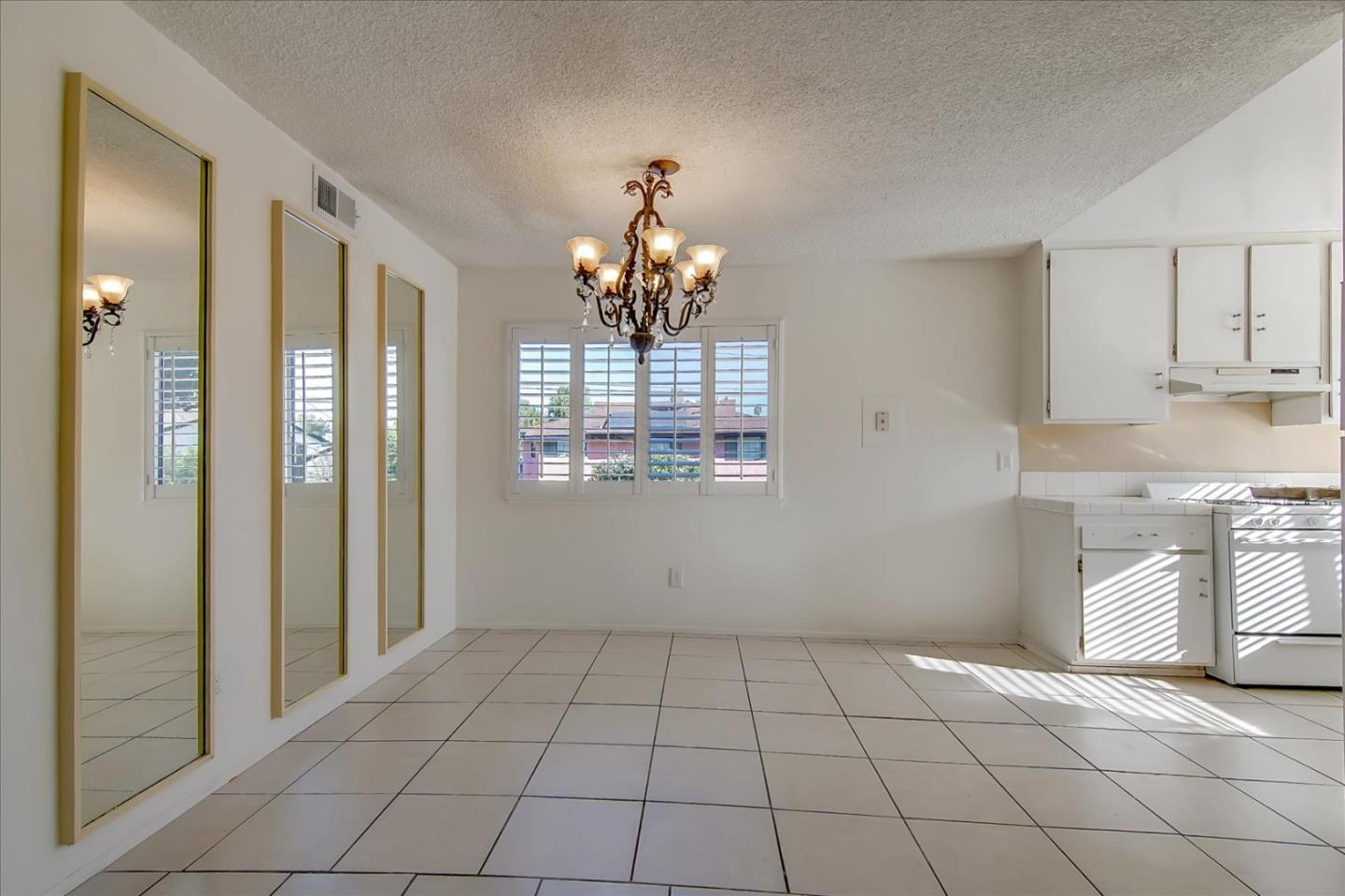 Detail Gallery Image 22 of 42 For 16755 Parthenia St #6,  Northridge,  CA 91343 - 2 Beds | 1 Baths