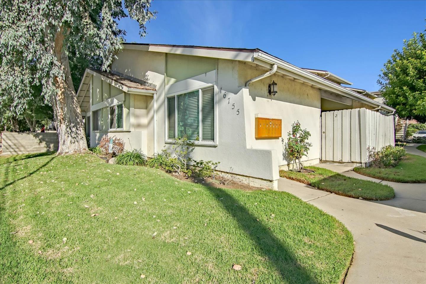 Detail Gallery Image 3 of 42 For 16755 Parthenia St #6,  Northridge,  CA 91343 - 2 Beds | 1 Baths