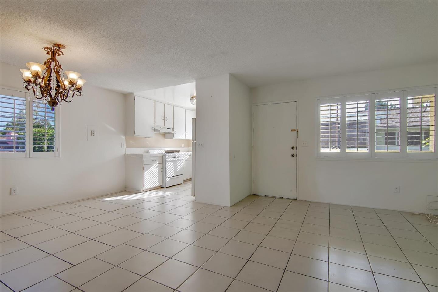 Detail Gallery Image 7 of 42 For 16755 Parthenia St #6,  Northridge,  CA 91343 - 2 Beds | 1 Baths