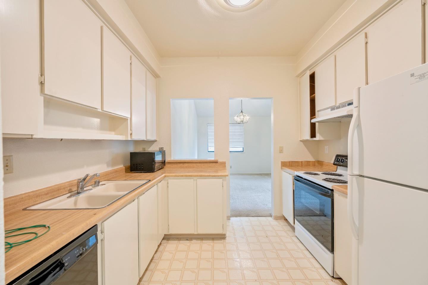 Detail Gallery Image 4 of 19 For 4685 Albany Cir #141,  San Jose,  CA 95129 - 2 Beds | 2 Baths