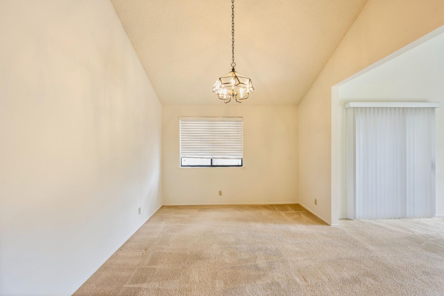 Detail Gallery Image 5 of 19 For 4685 Albany Cir #141,  San Jose,  CA 95129 - 2 Beds | 2 Baths