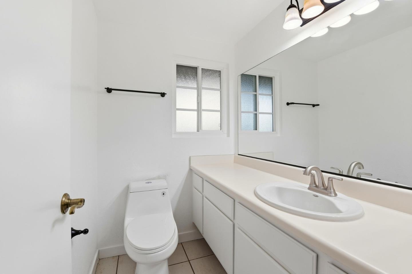 Detail Gallery Image 15 of 23 For 29016 Lillyglen Dr, Santa Clarita,  CA 91387 - 3 Beds | 2/1 Baths