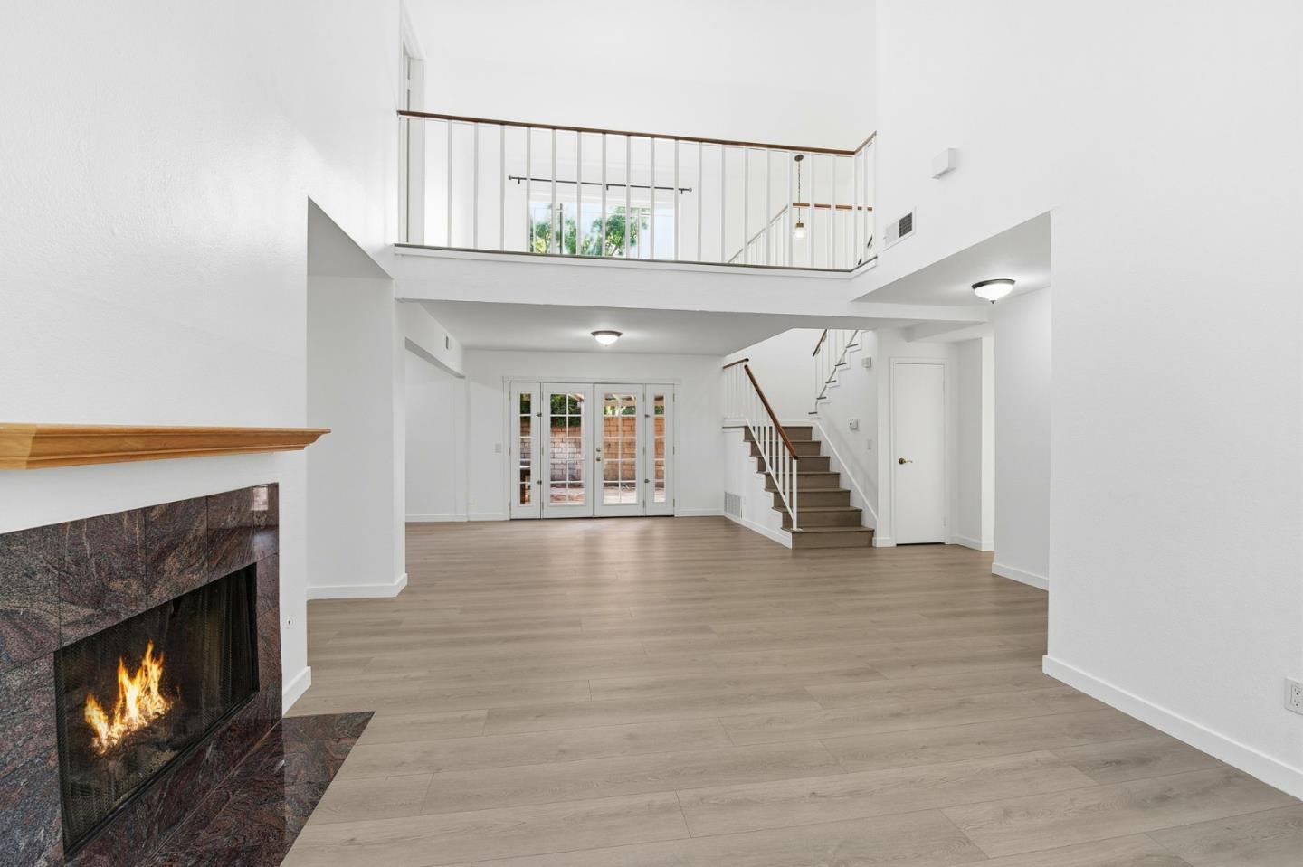 Detail Gallery Image 4 of 23 For 29016 Lillyglen Dr, Santa Clarita,  CA 91387 - 3 Beds | 2/1 Baths