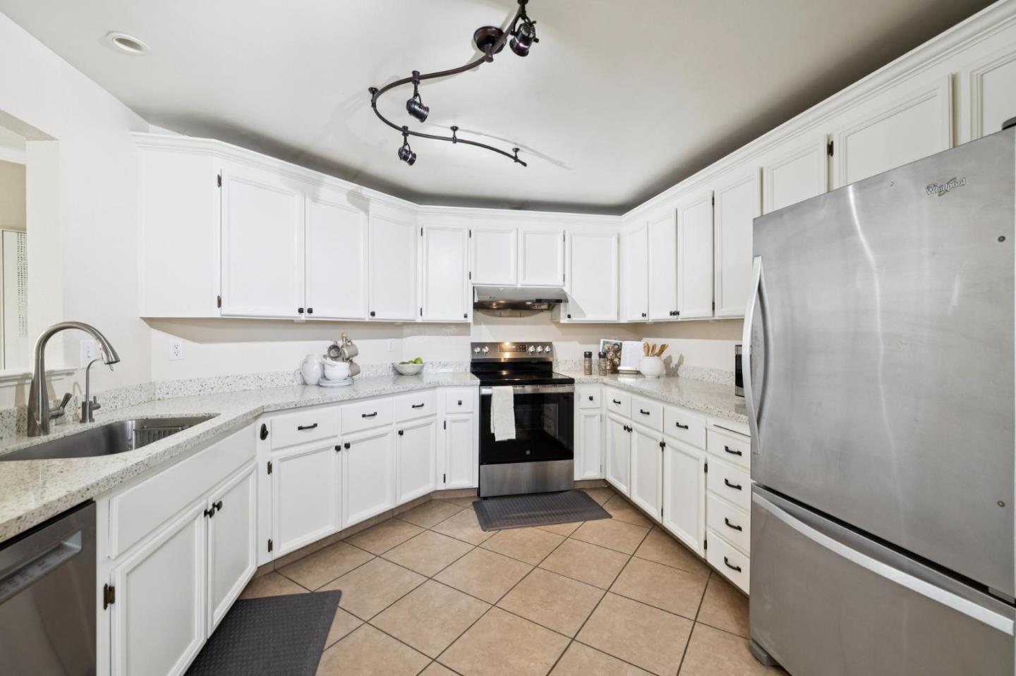 Detail Gallery Image 11 of 33 For 4836 Lakebird Pl, San Jose,  CA 95124 - 2 Beds | 2 Baths