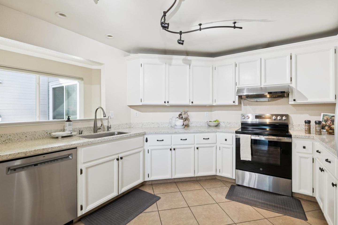 Detail Gallery Image 12 of 33 For 4836 Lakebird Pl, San Jose,  CA 95124 - 2 Beds | 2 Baths