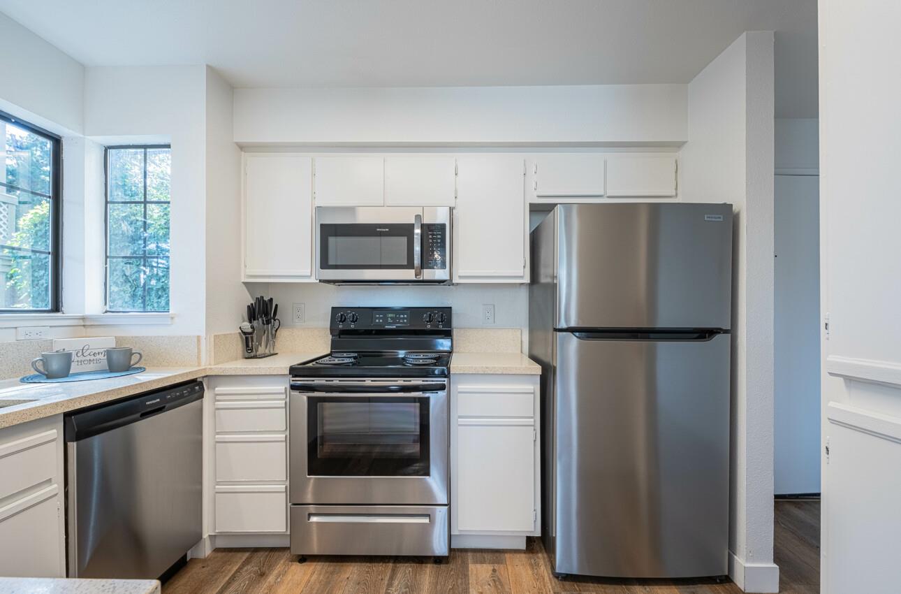 Detail Gallery Image 10 of 27 For 640 Pheasant Ridge Rd, Monterey,  CA 93940 - 2 Beds | 2 Baths