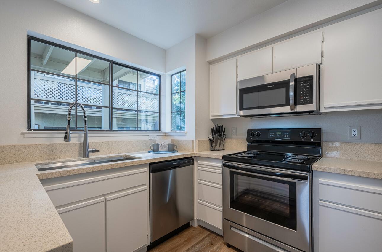 Detail Gallery Image 9 of 27 For 640 Pheasant Ridge Rd, Monterey,  CA 93940 - 2 Beds | 2 Baths