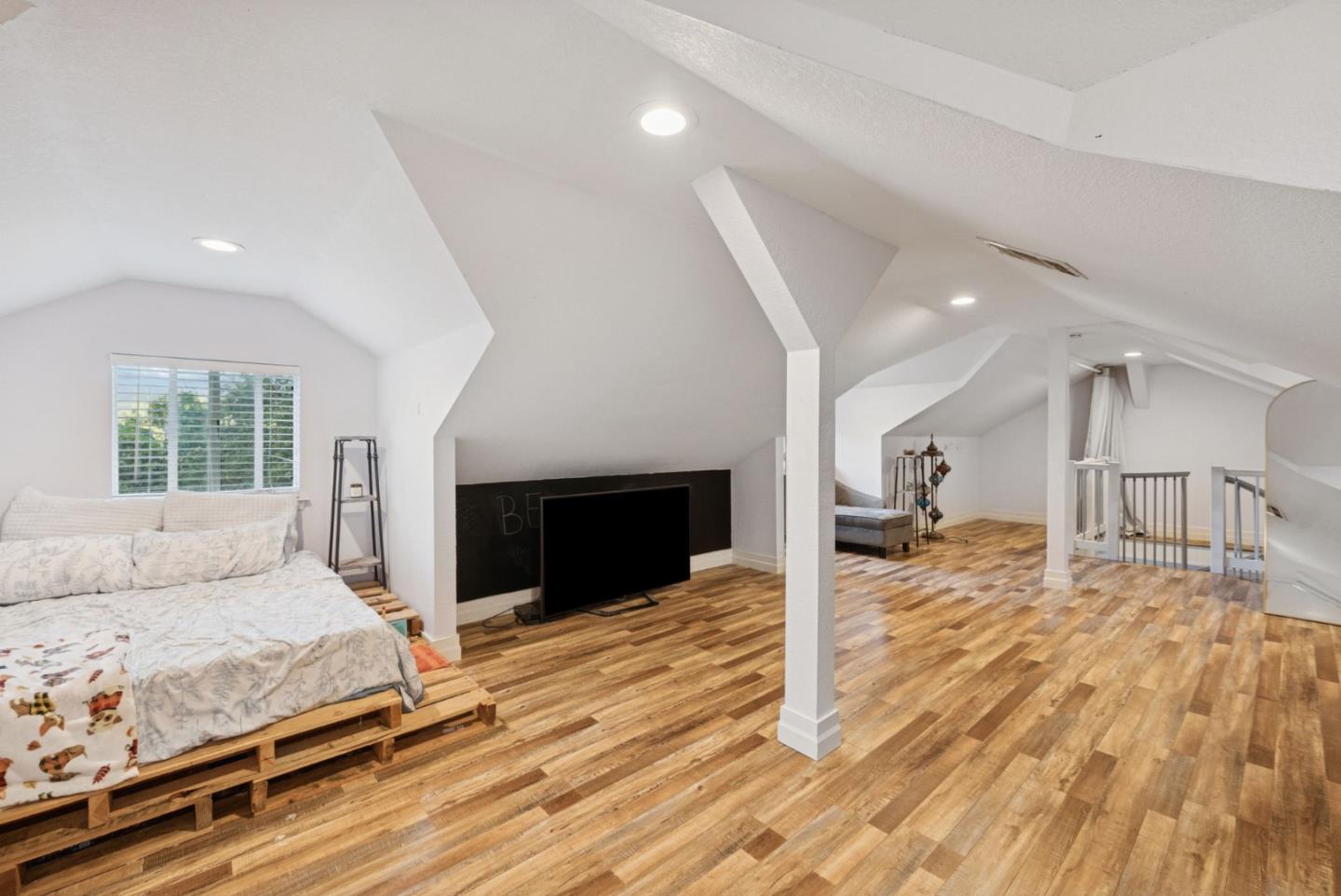 Detail Gallery Image 49 of 93 For 25560 Firhaven Ln, Los Gatos,  CA 95033 - 5 Beds | 3/1 Baths