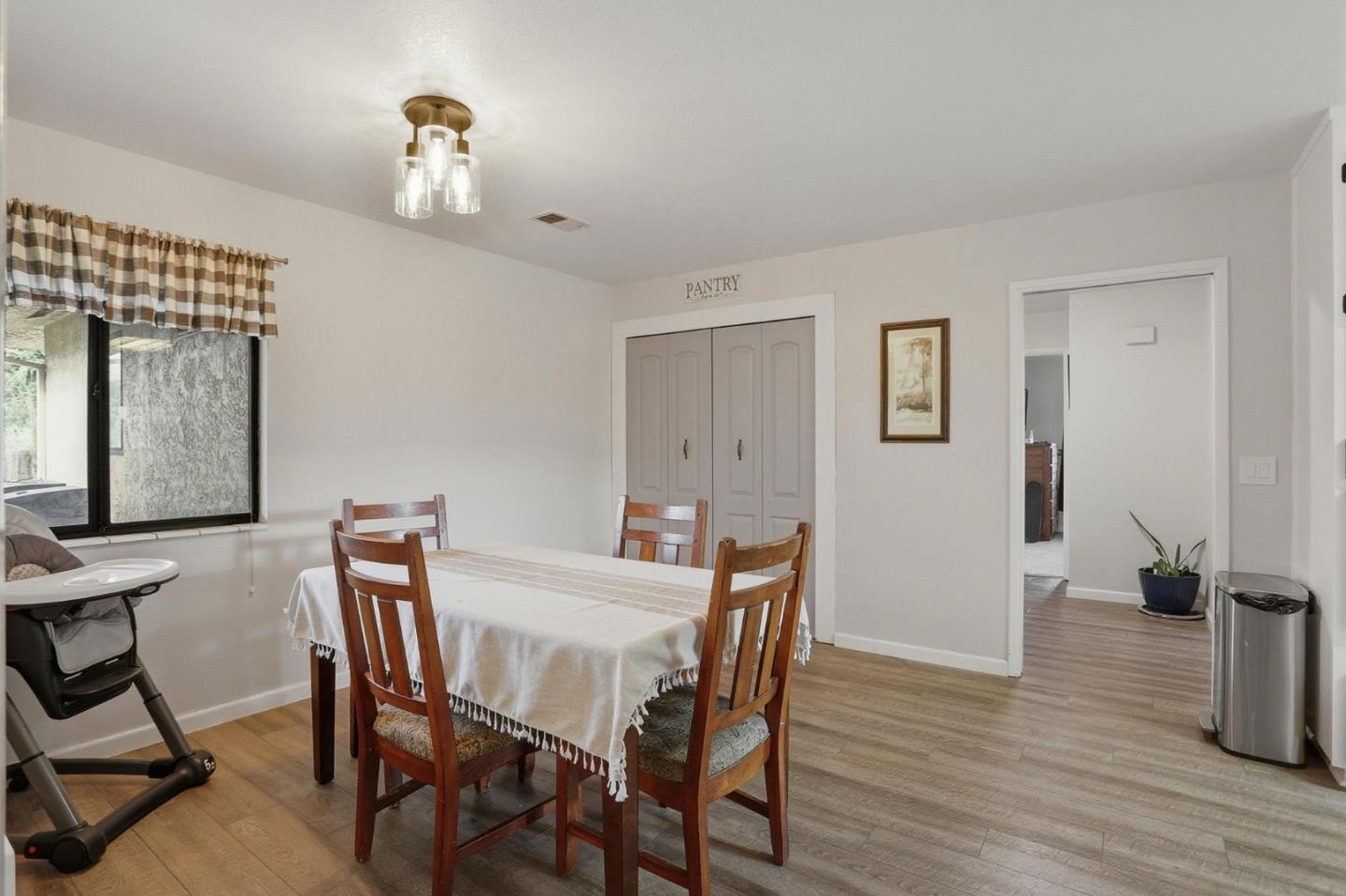 Detail Gallery Image 13 of 56 For 1090 Nez Perce Dr, Hollister,  CA 95023 - 3 Beds | 2 Baths