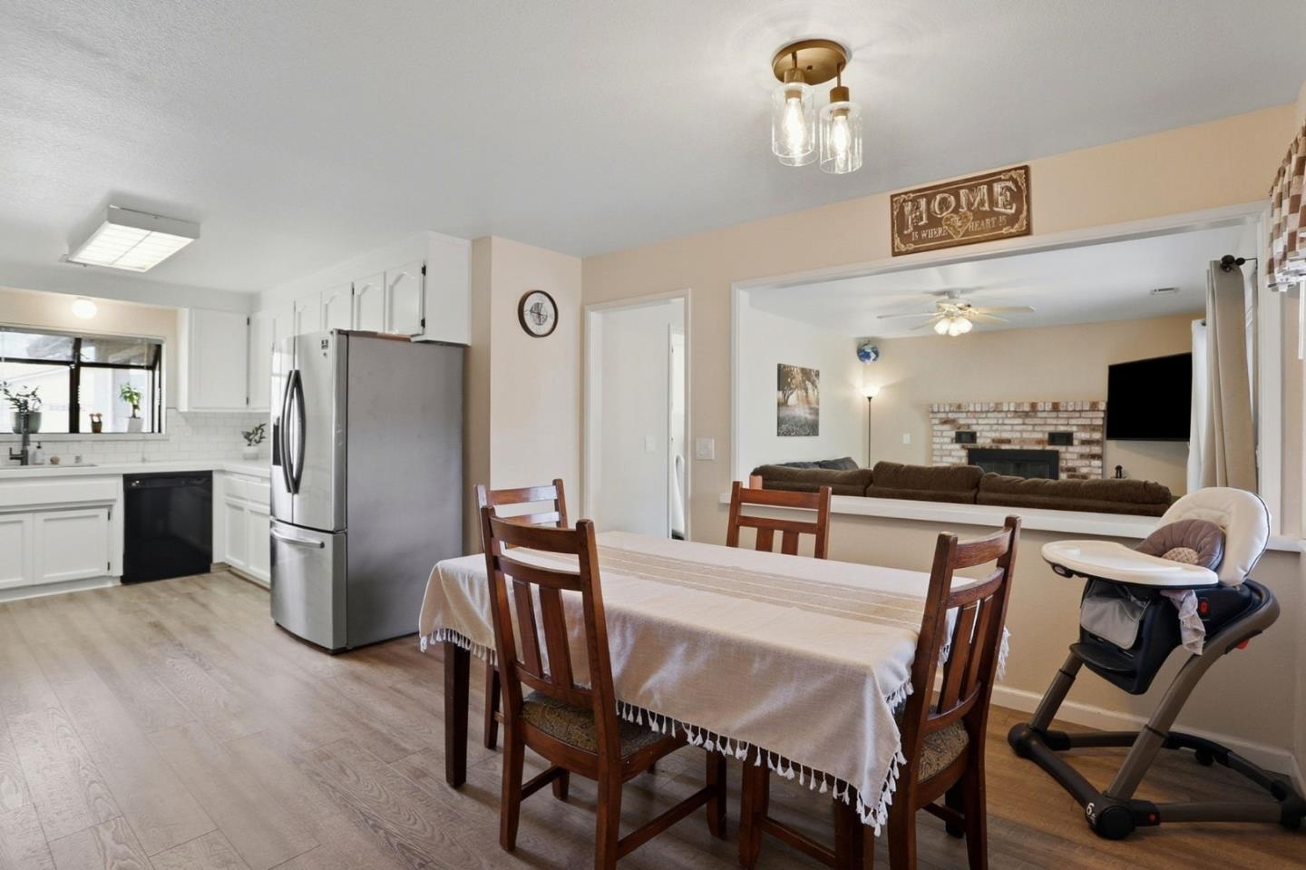 Detail Gallery Image 14 of 56 For 1090 Nez Perce Dr, Hollister,  CA 95023 - 3 Beds | 2 Baths