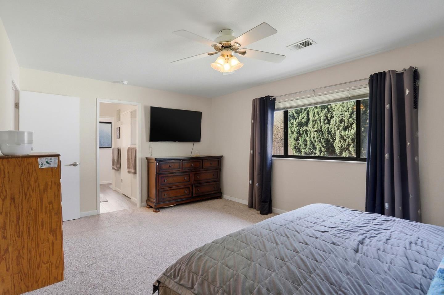 Detail Gallery Image 17 of 56 For 1090 Nez Perce Dr, Hollister,  CA 95023 - 3 Beds | 2 Baths