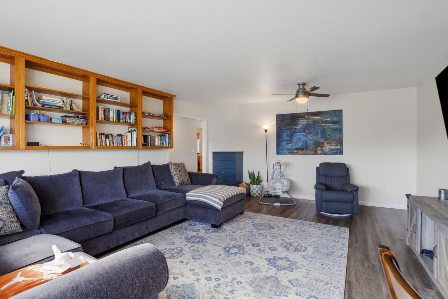 Detail Gallery Image 4 of 56 For 1090 Nez Perce Dr, Hollister,  CA 95023 - 3 Beds | 2 Baths