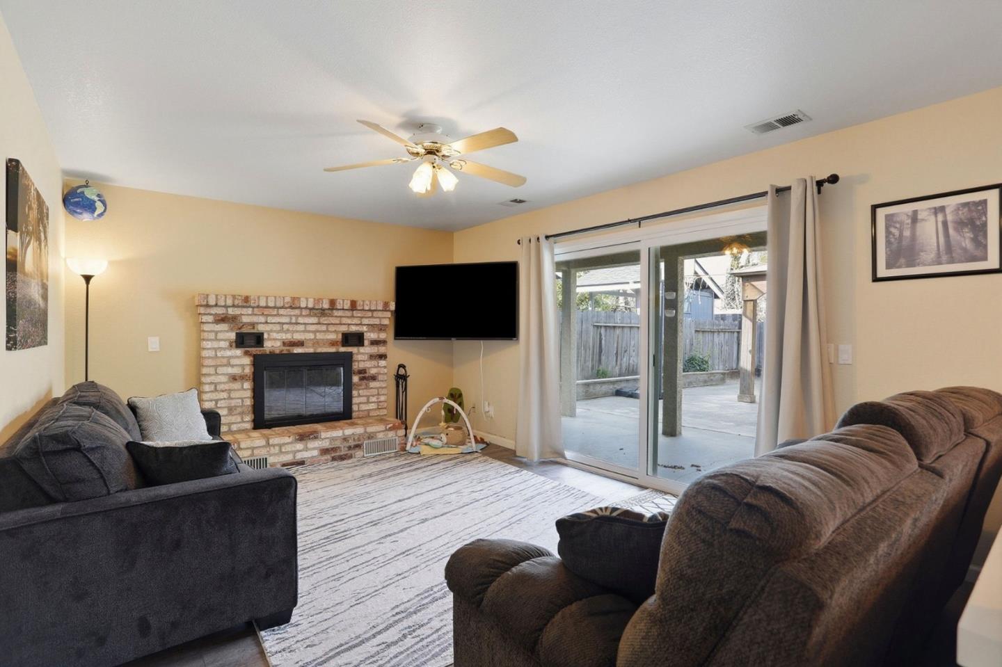 Detail Gallery Image 5 of 56 For 1090 Nez Perce Dr, Hollister,  CA 95023 - 3 Beds | 2 Baths