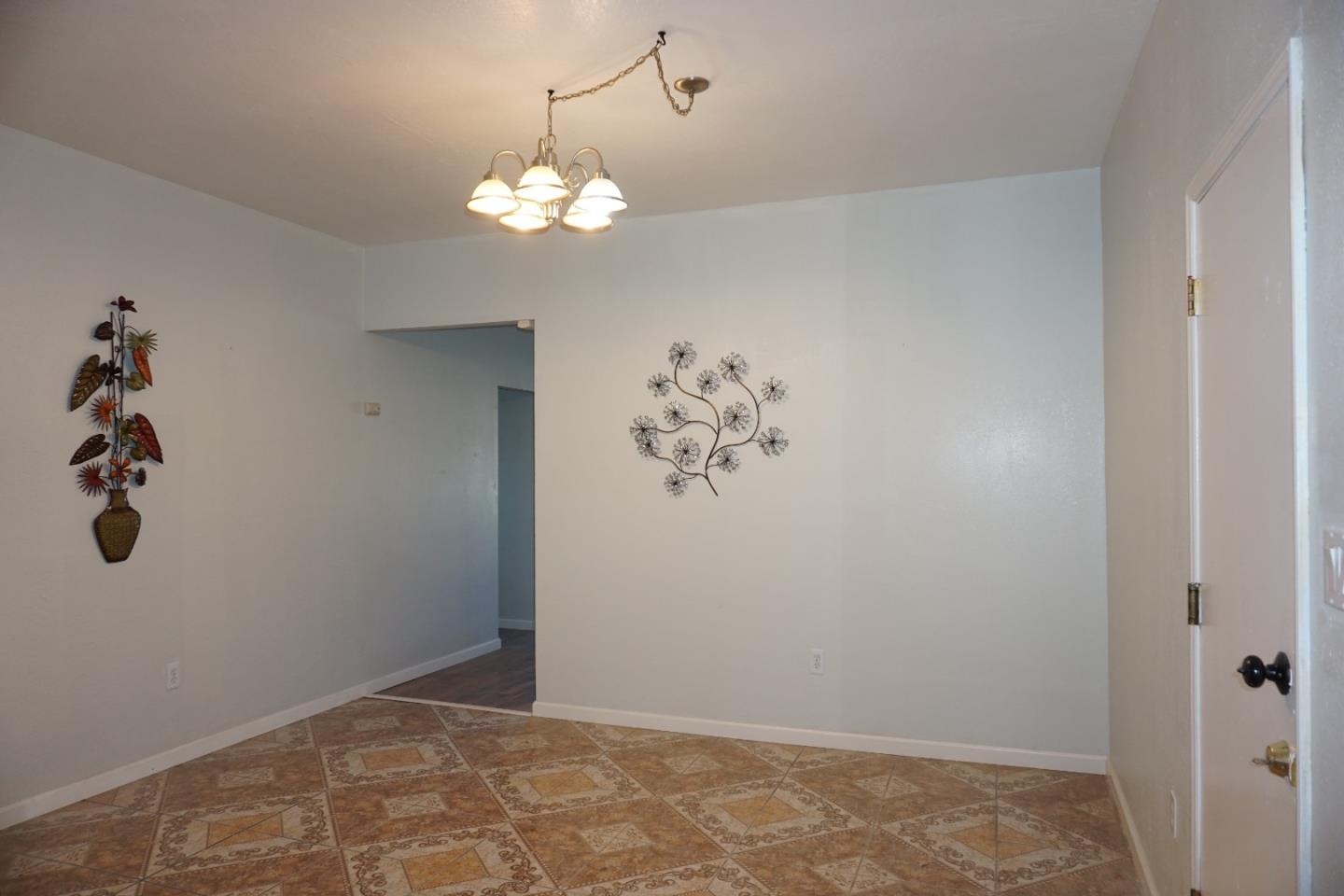 Detail Gallery Image 10 of 39 For 1016 Lombardy Dr, Modesto,  CA 95351 - 3 Beds | 3 Baths