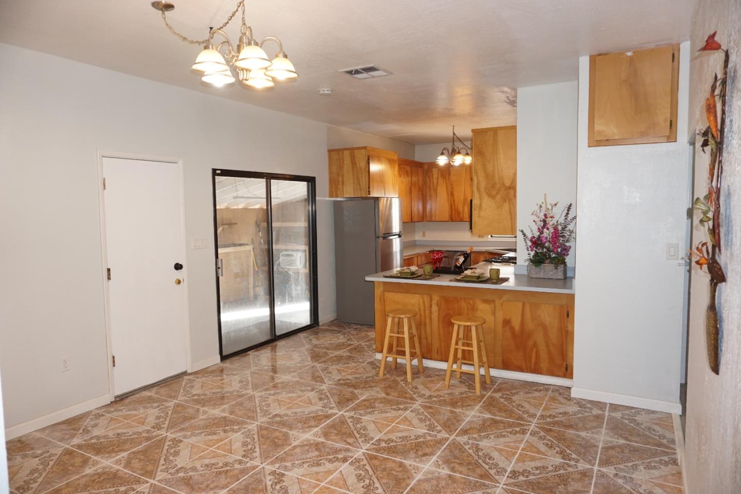 Detail Gallery Image 11 of 39 For 1016 Lombardy Dr, Modesto,  CA 95351 - 3 Beds | 3 Baths