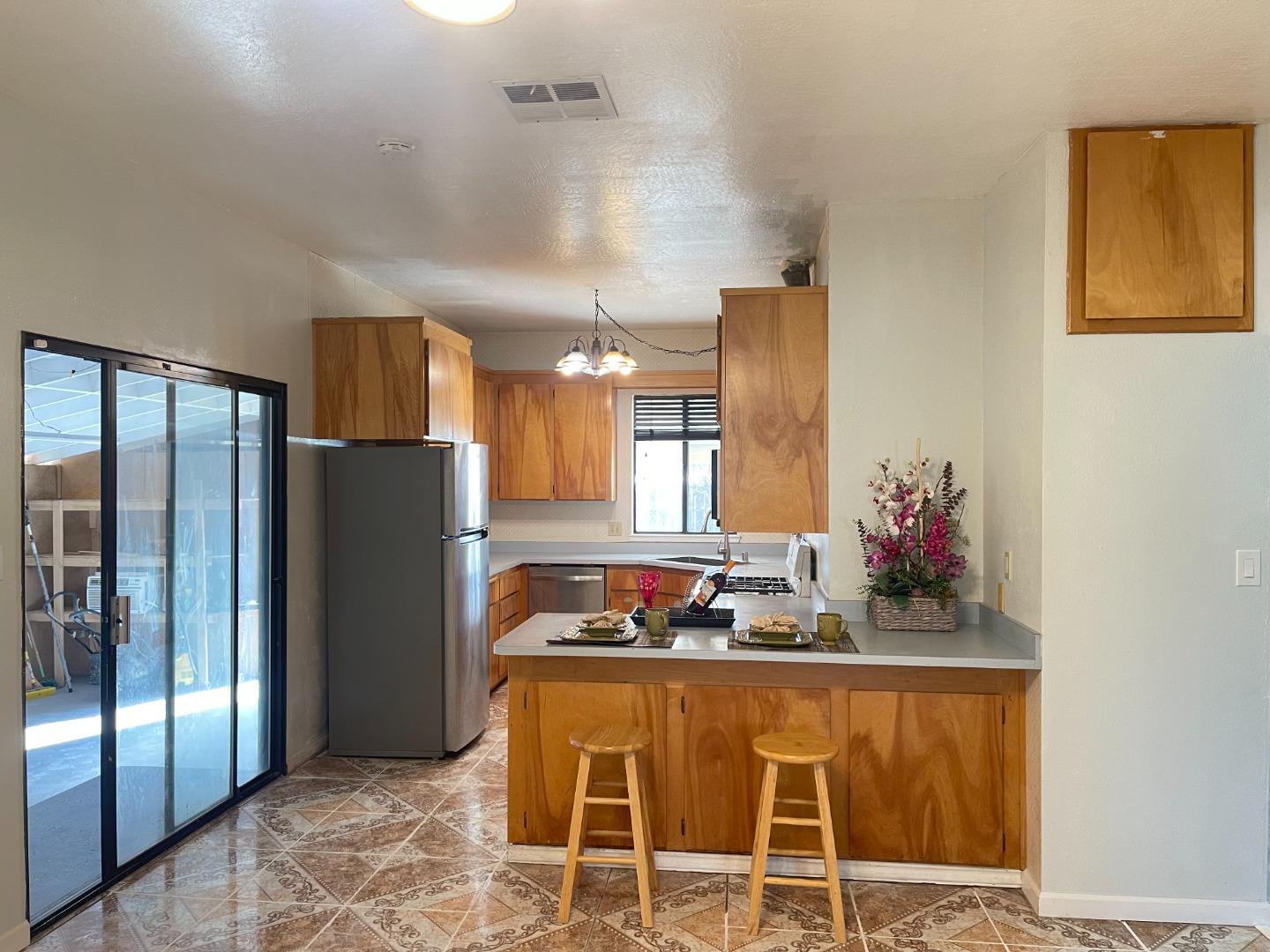 Detail Gallery Image 14 of 39 For 1016 Lombardy Dr, Modesto,  CA 95351 - 3 Beds | 3 Baths