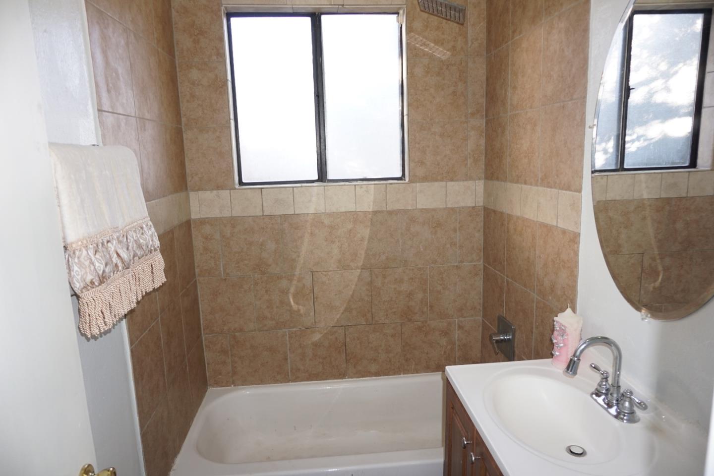 Detail Gallery Image 21 of 39 For 1016 Lombardy Dr, Modesto,  CA 95351 - 3 Beds | 3 Baths