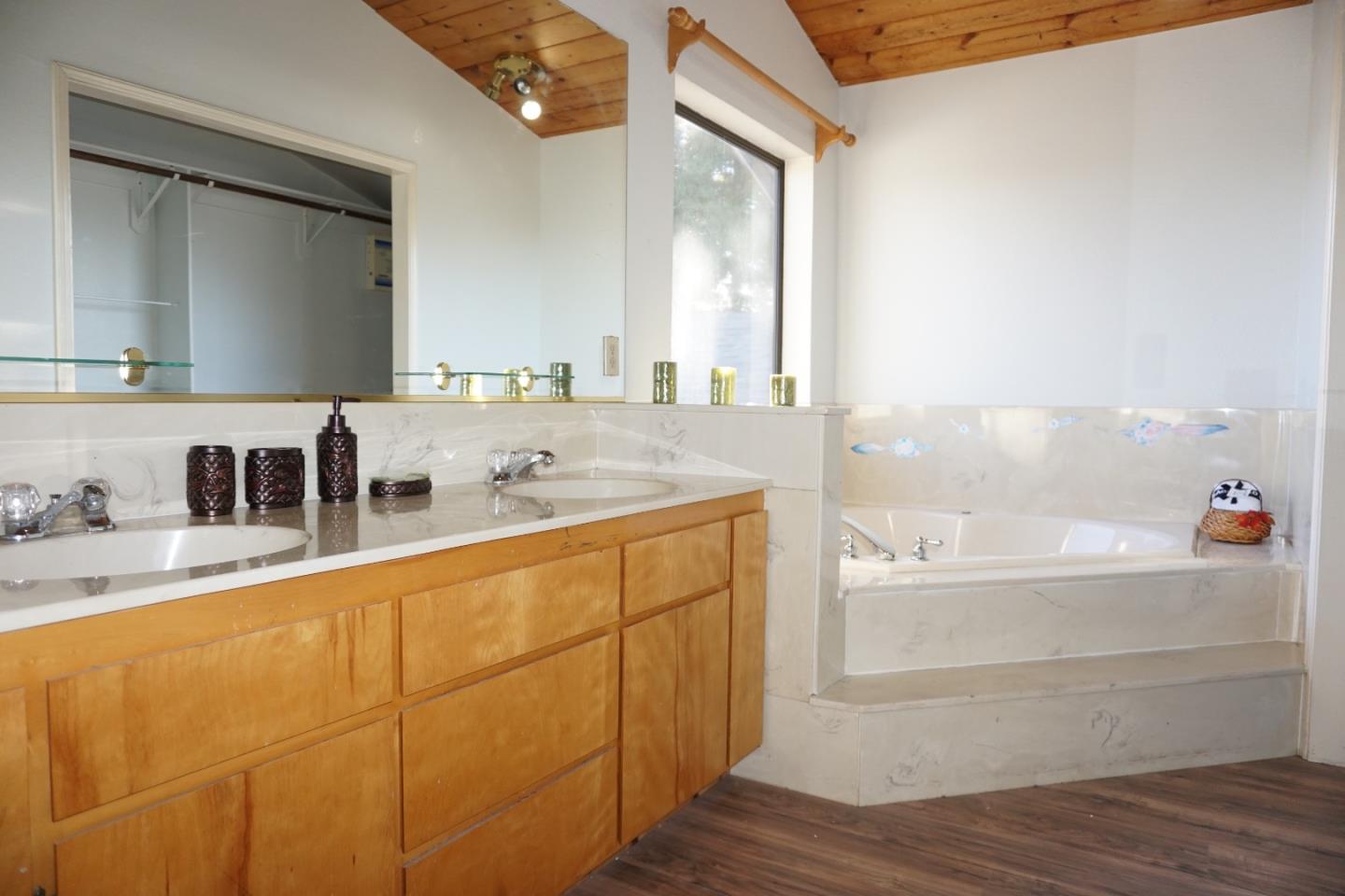 Detail Gallery Image 27 of 39 For 1016 Lombardy Dr, Modesto,  CA 95351 - 3 Beds | 3 Baths