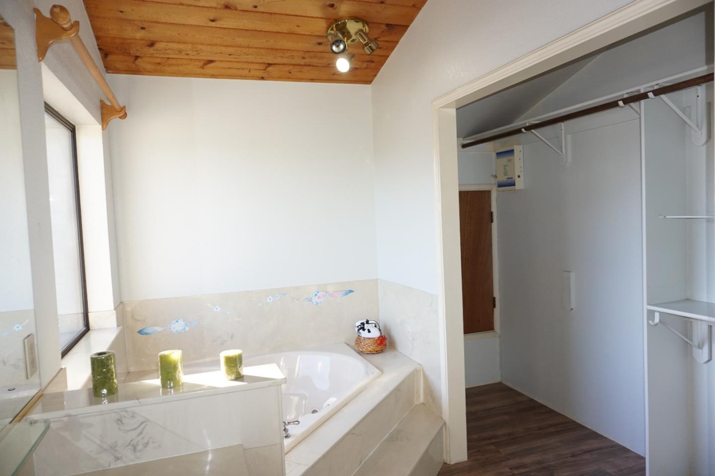 Detail Gallery Image 28 of 39 For 1016 Lombardy Dr, Modesto,  CA 95351 - 3 Beds | 3 Baths