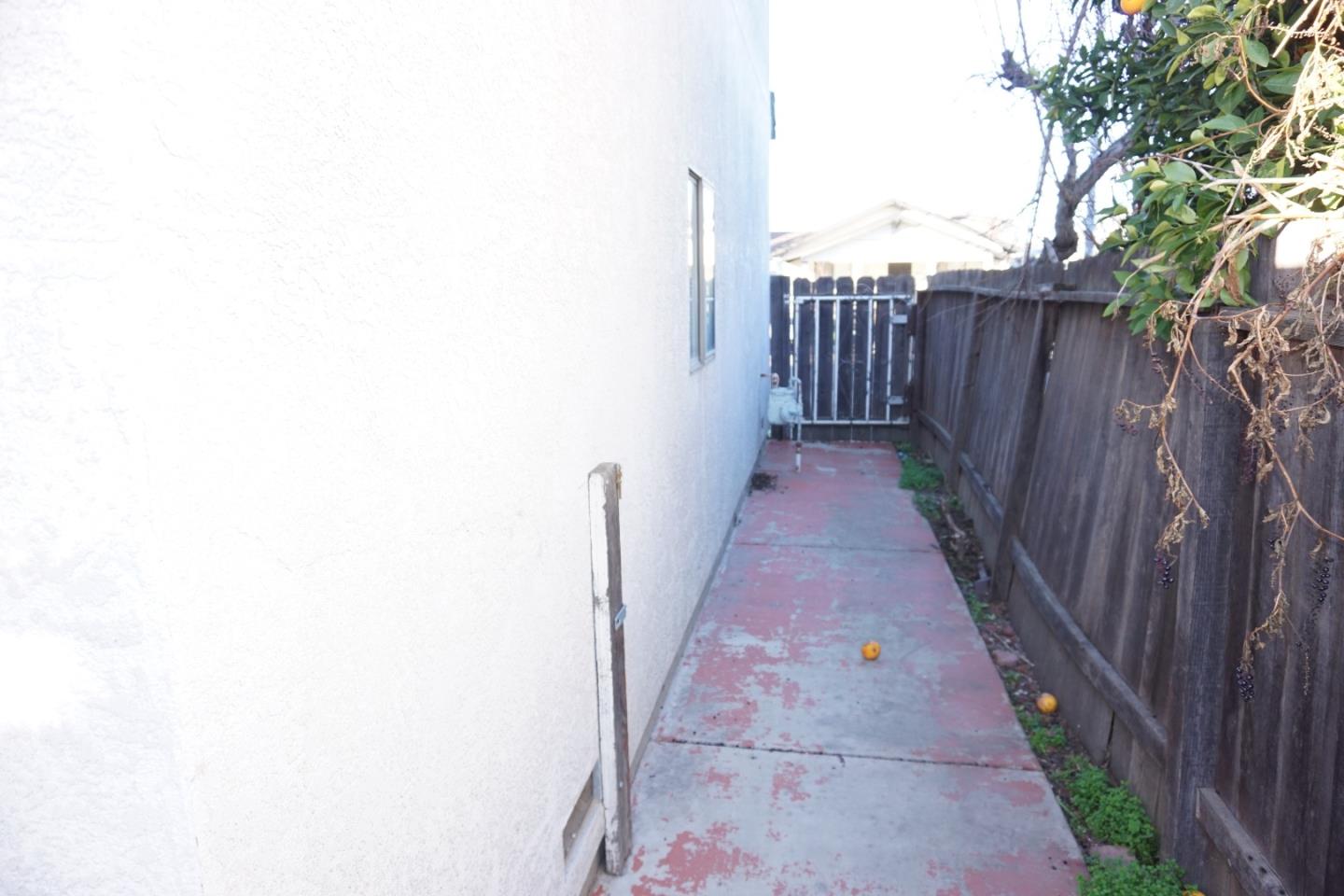 Detail Gallery Image 36 of 39 For 1016 Lombardy Dr, Modesto,  CA 95351 - 3 Beds | 3 Baths