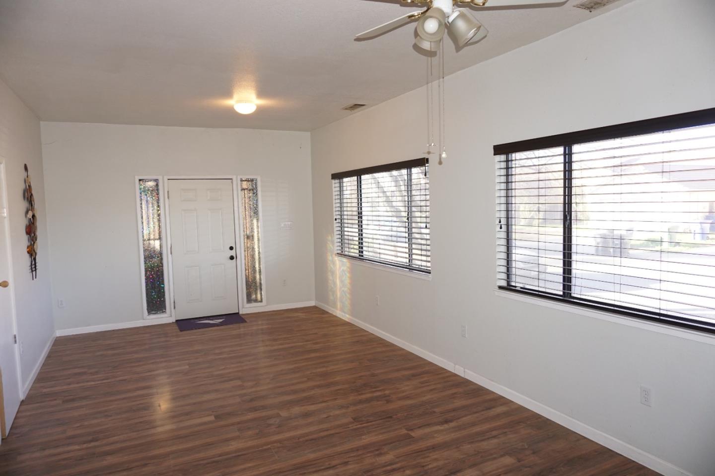 Detail Gallery Image 8 of 39 For 1016 Lombardy Dr, Modesto,  CA 95351 - 3 Beds | 3 Baths