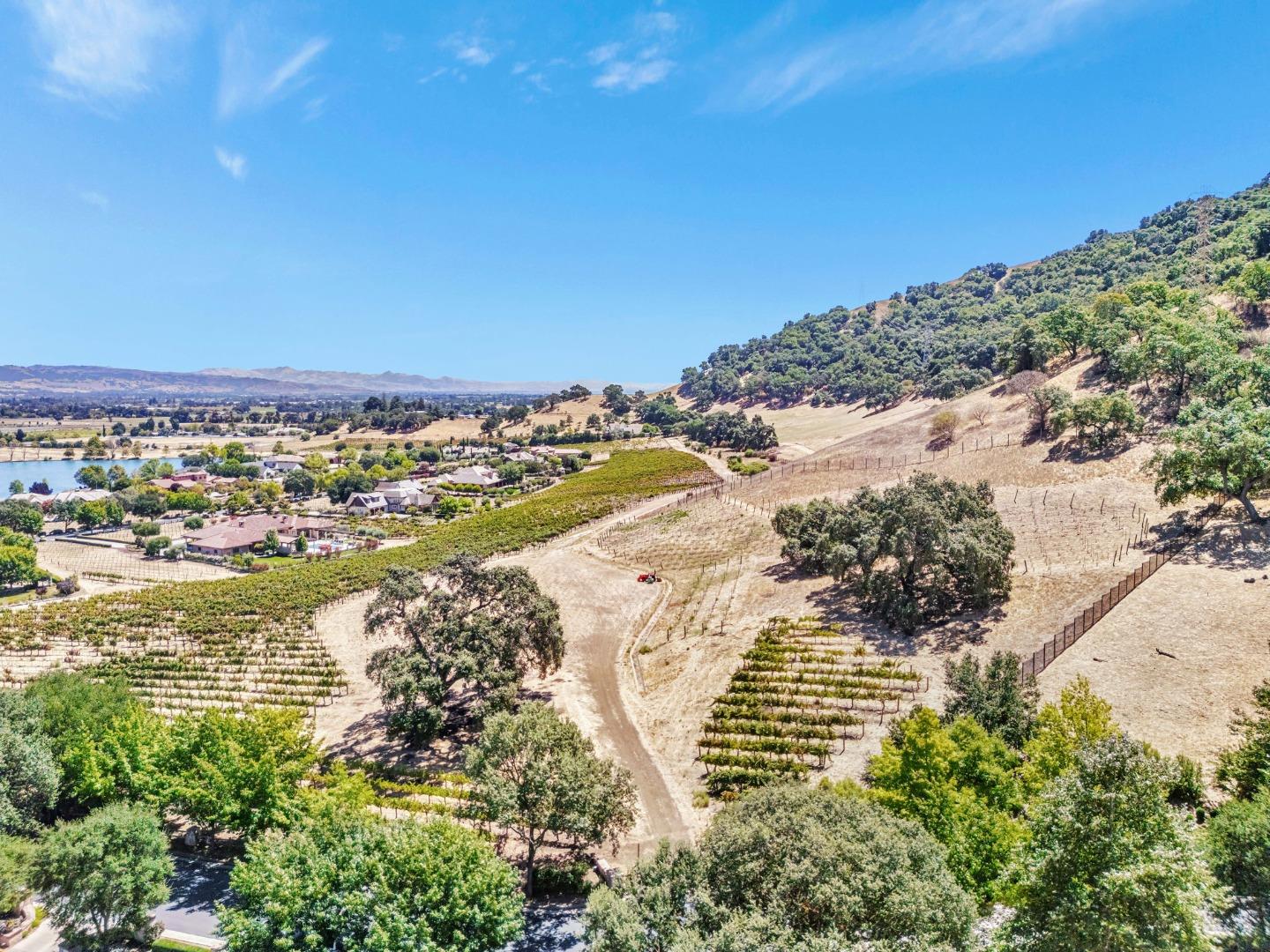 Detail Gallery Image 6 of 22 For 1322 Lions Peak Ln, San Martin,  CA 95046 - – Beds | – Baths