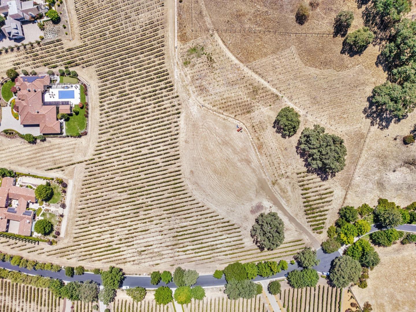 Detail Gallery Image 9 of 22 For 1322 Lions Peak Ln, San Martin,  CA 95046 - – Beds | – Baths