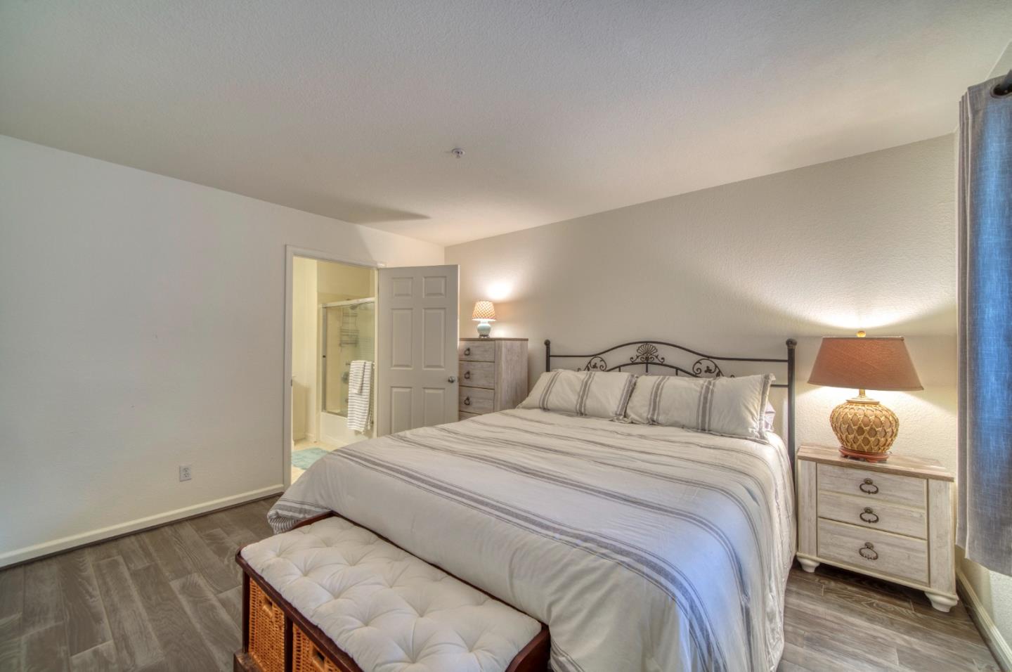 Detail Gallery Image 18 of 38 For 121 Skyline Dr, San Ramon,  CA 94583 - 2 Beds | 2 Baths